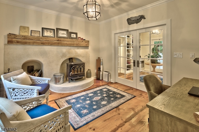 119 W Valley Brook Rd