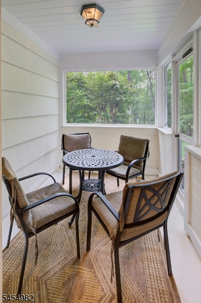 119 W Valley Brook Rd