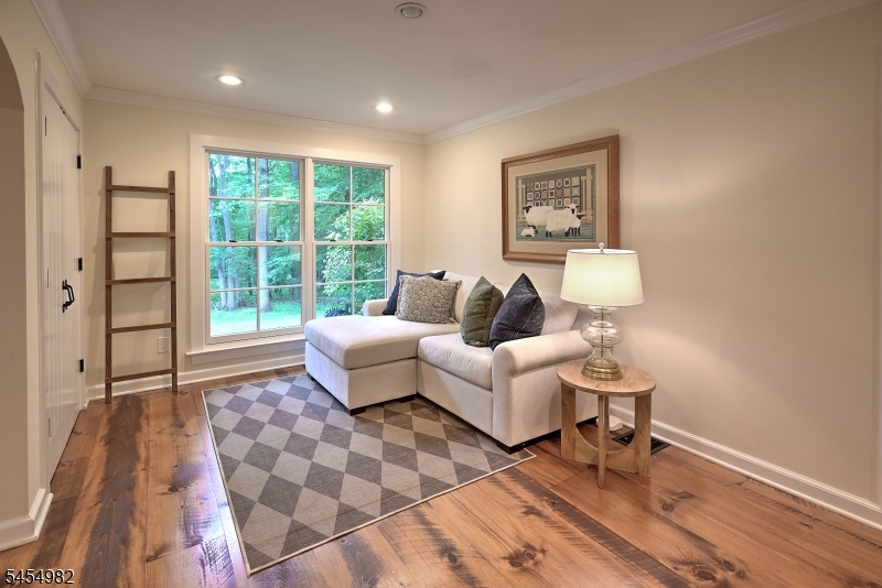 119 W Valley Brook Rd