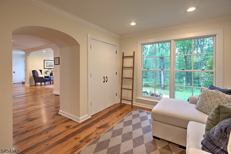 119 W Valley Brook Rd