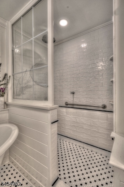 119 W Valley Brook Rd