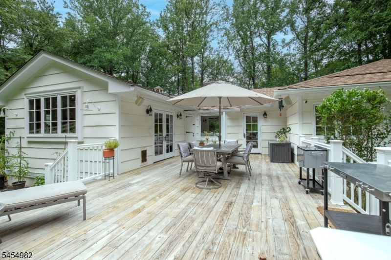 119 W Valley Brook Rd