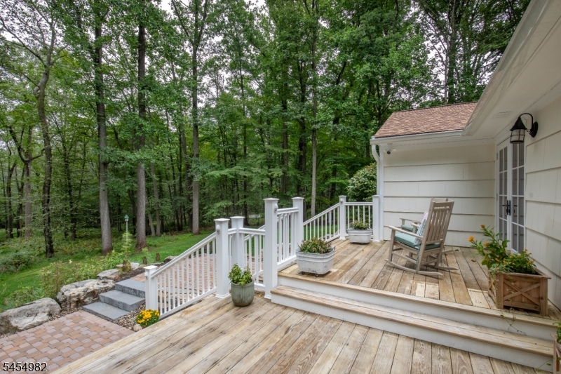 119 W Valley Brook Rd