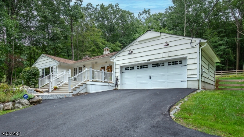 119 W Valley Brook Rd