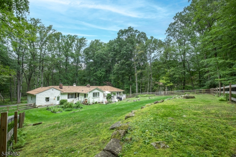 119 W Valley Brook Rd