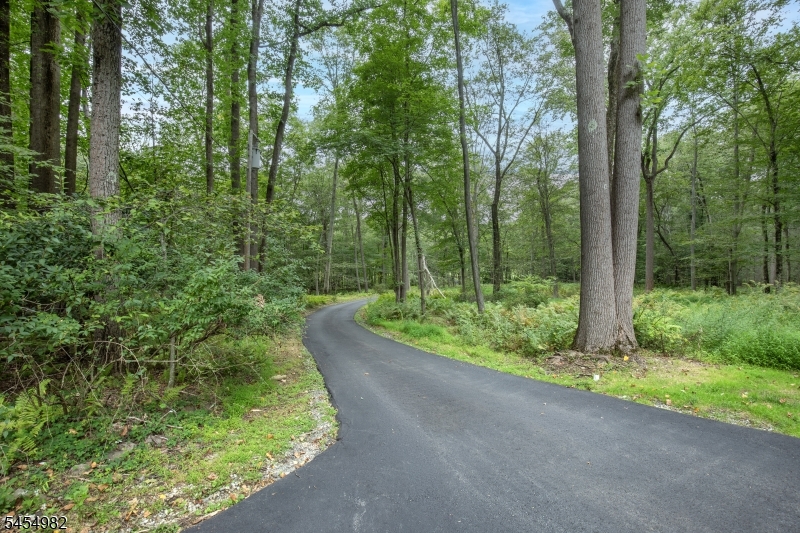 119 W Valley Brook Rd
