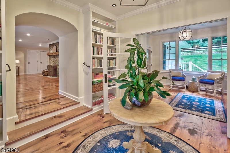 119 W Valley Brook Rd