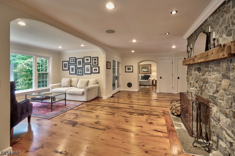 119 W Valley Brook Rd