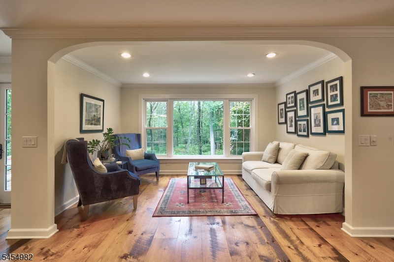 119 W Valley Brook Rd