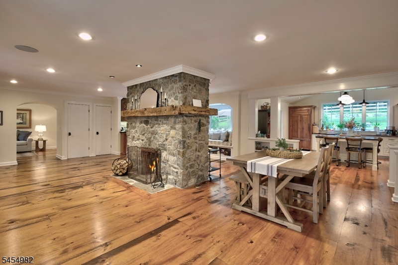 119 W Valley Brook Rd