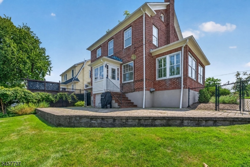 31 Frederick St