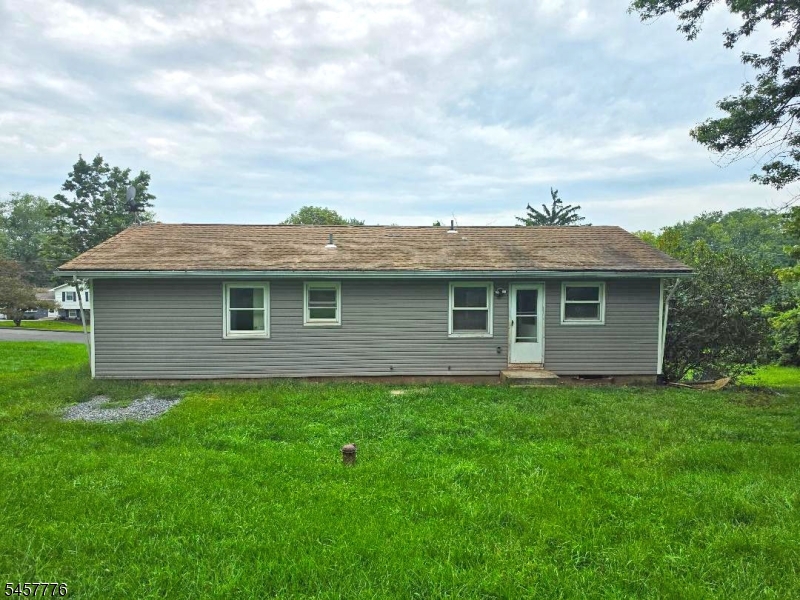 7 Jeanette Ln