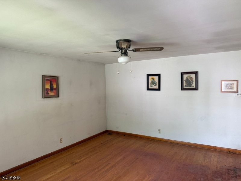 301 Valley Rd