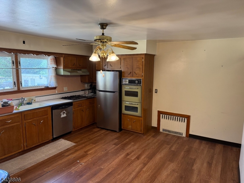 301 Valley Rd