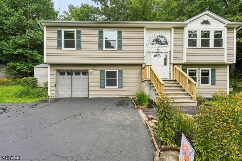 84 Fairlawn Dr