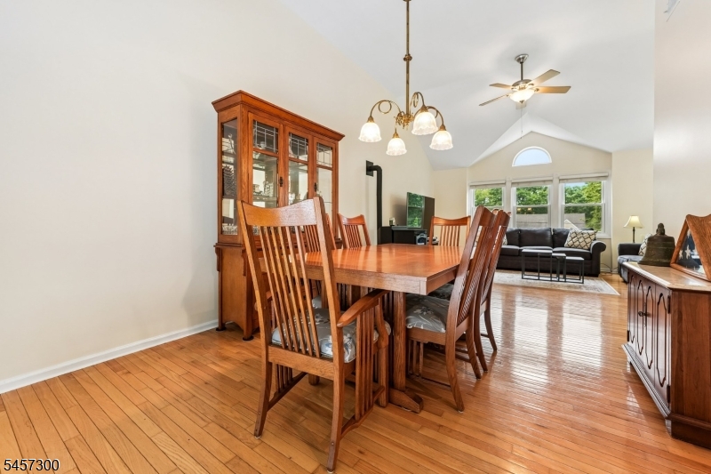 84 Fairlawn Dr