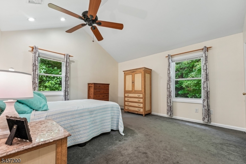 84 Fairlawn Dr