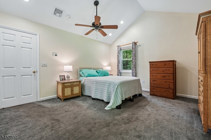 84 Fairlawn Dr
