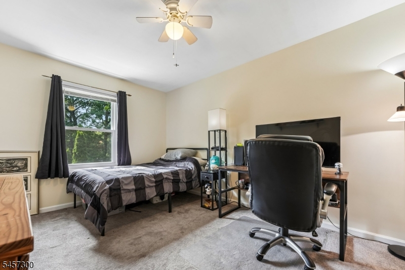 84 Fairlawn Dr