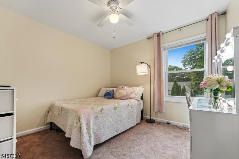 84 Fairlawn Dr