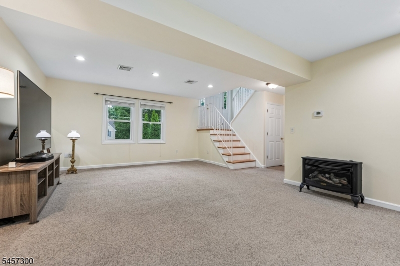 84 Fairlawn Dr