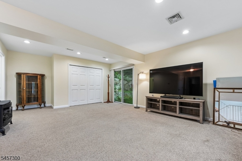 84 Fairlawn Dr