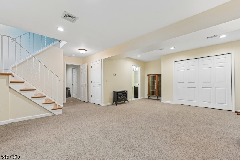 84 Fairlawn Dr