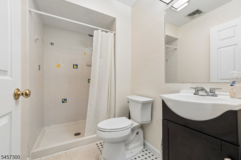 84 Fairlawn Dr