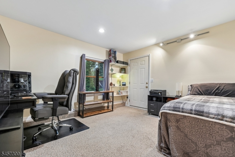 84 Fairlawn Dr