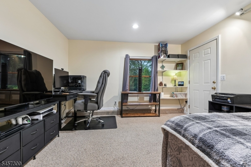 84 Fairlawn Dr