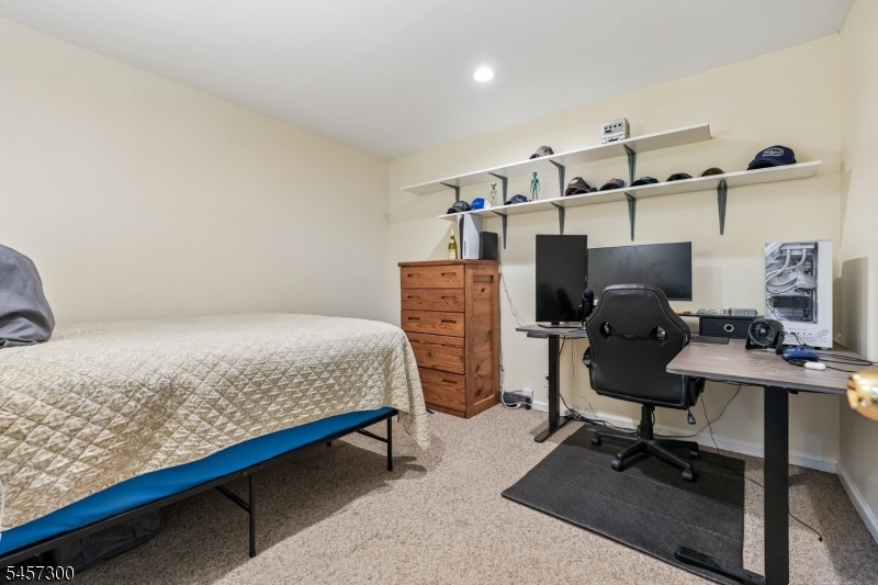 84 Fairlawn Dr