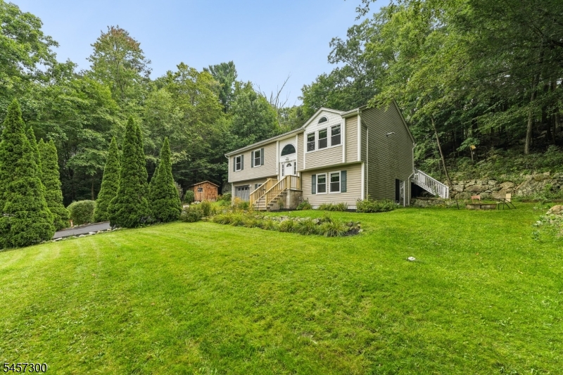 84 Fairlawn Dr