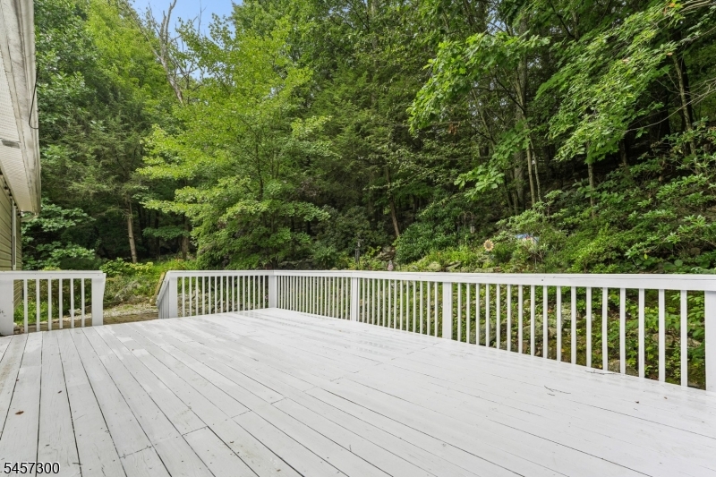 84 Fairlawn Dr