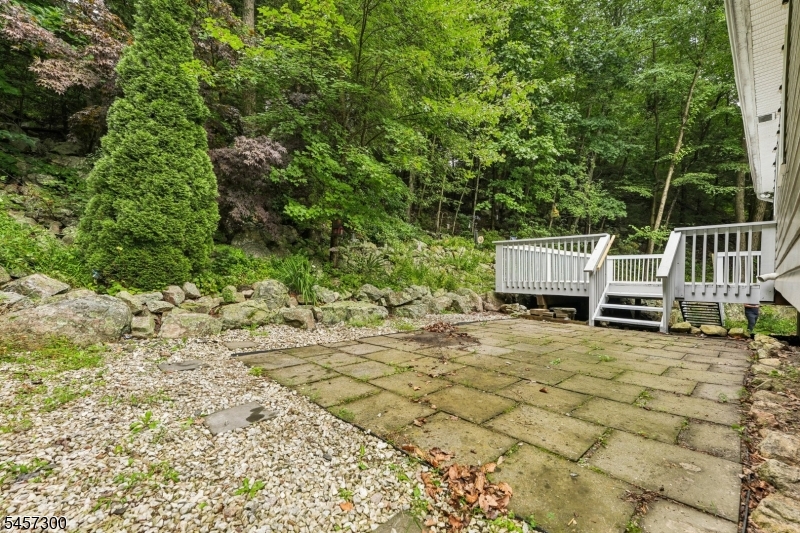 84 Fairlawn Dr