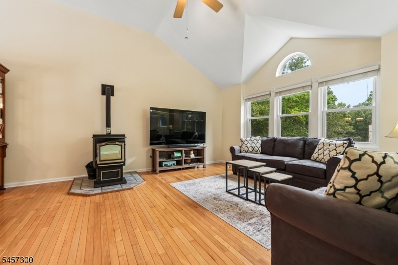 84 Fairlawn Dr