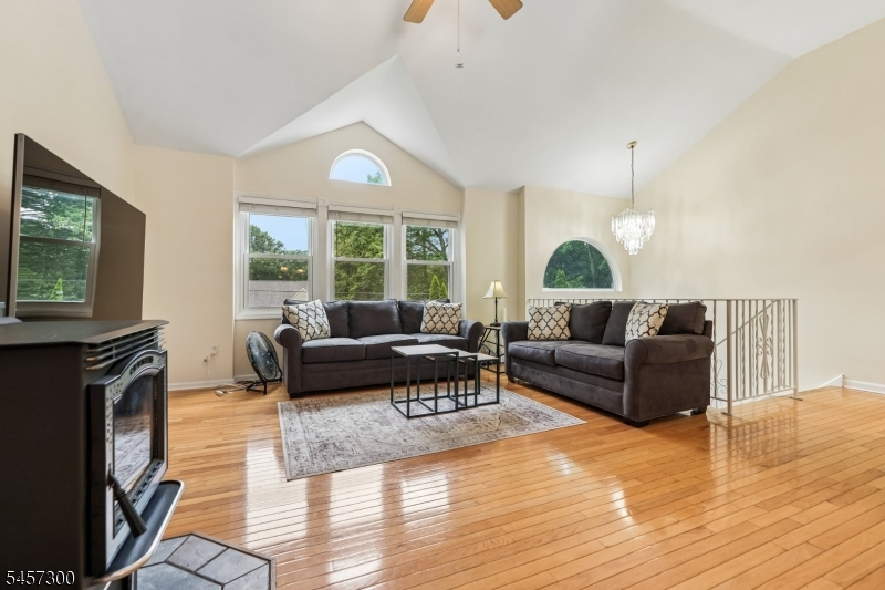 84 Fairlawn Dr