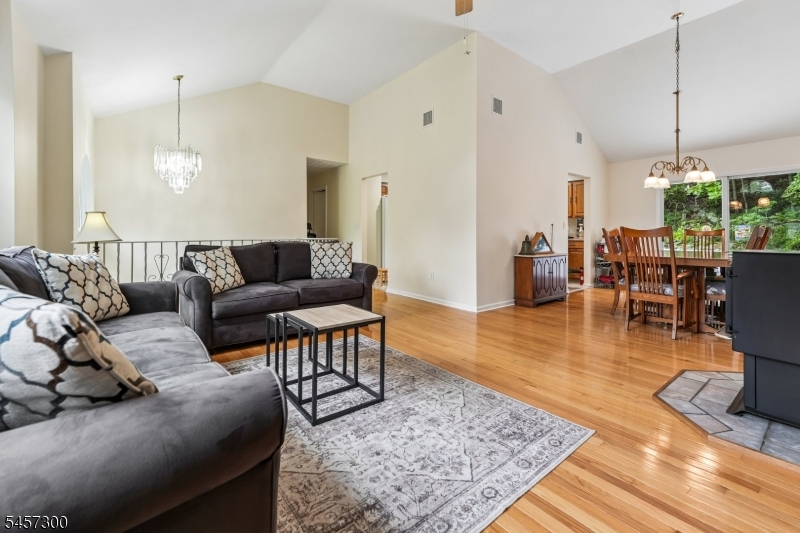 84 Fairlawn Dr