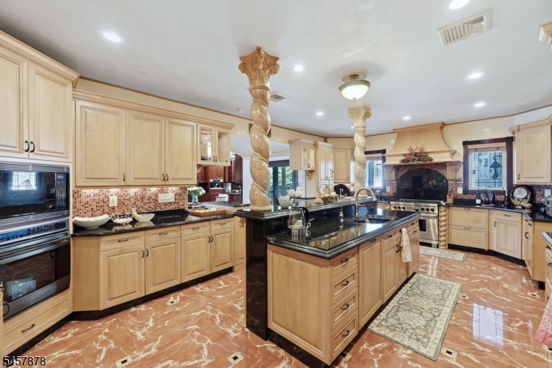 37 Mountainwood Ct