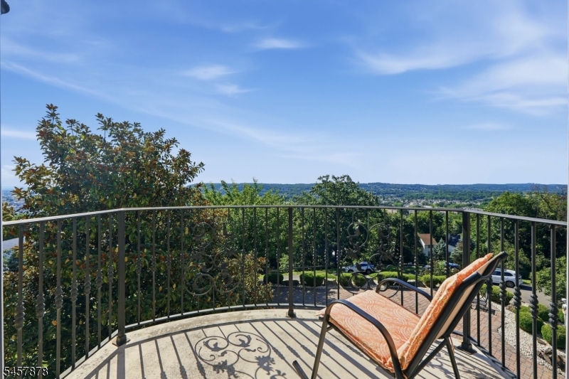 37 Mountainwood Ct