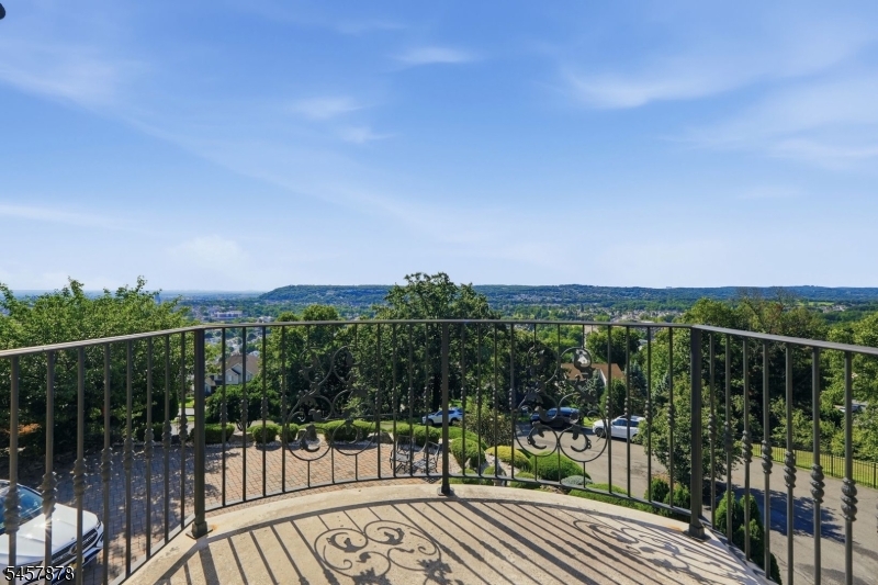 37 Mountainwood Ct
