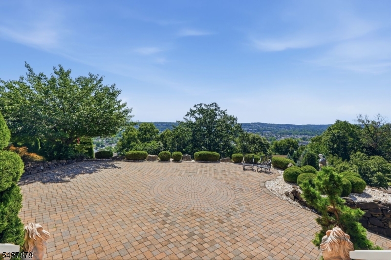 37 Mountainwood Ct