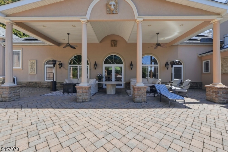 37 Mountainwood Ct