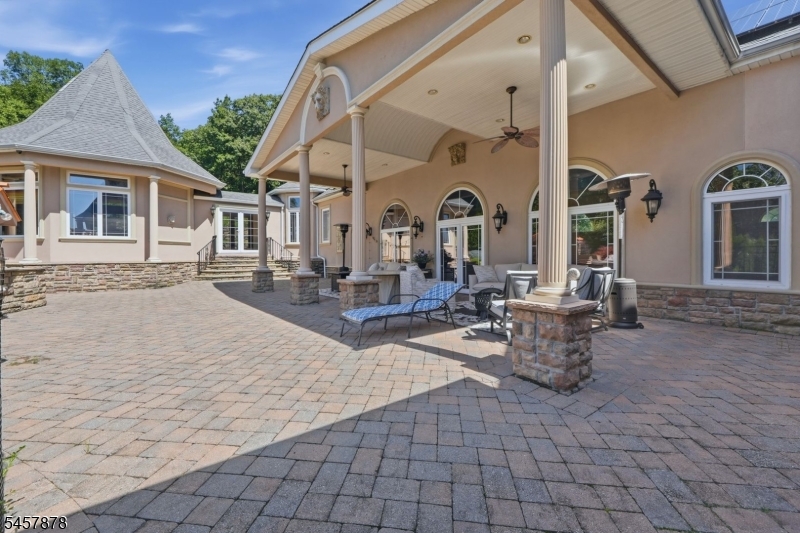 37 Mountainwood Ct