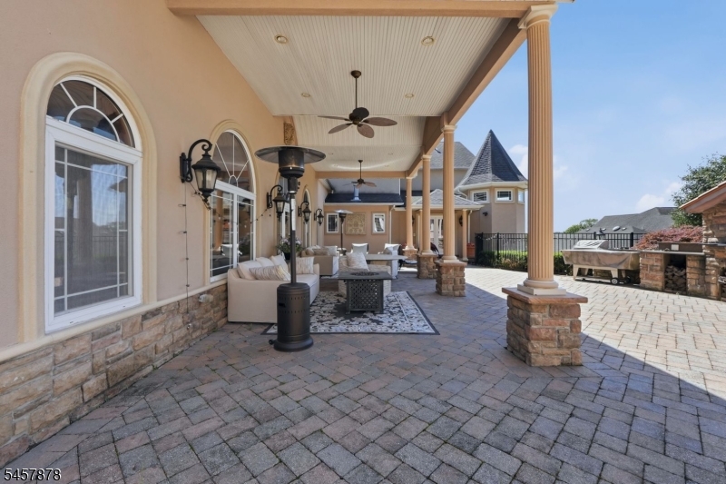 37 Mountainwood Ct