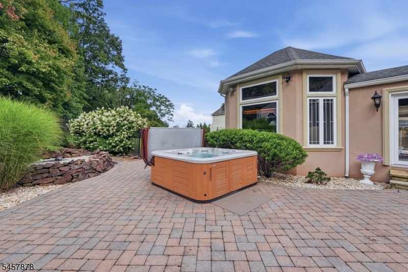 37 Mountainwood Ct