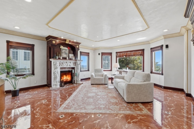 37 Mountainwood Ct