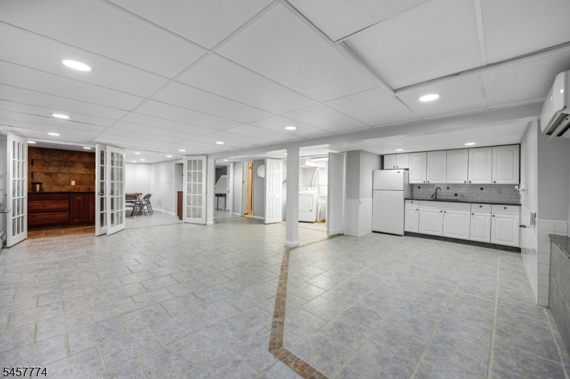 84 Vanderburgh Ave