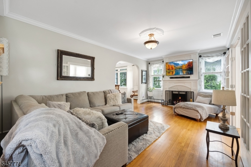 84 Vanderburgh Ave