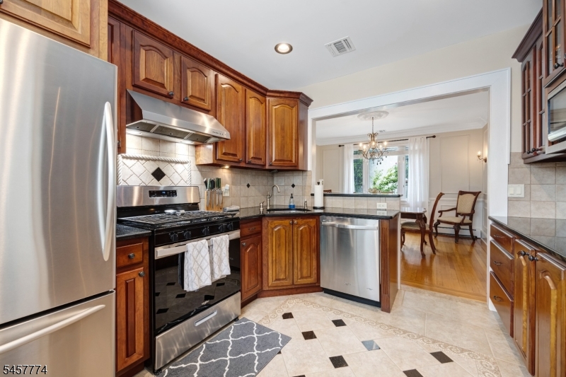84 Vanderburgh Ave