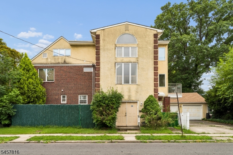 1415 N Wood Ave